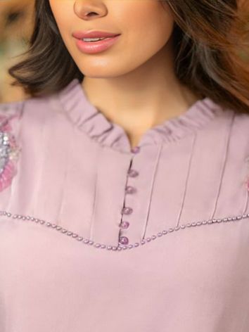 Trendy and Flattering Kurti Neck Designs to Up Your Everyday Fashion Game Modern Kurti, Types Of Kurti, Salwar Neck Designs, Churidar Neck Designs, Kurti Sleeves Design, Churidar Designs, Latest Kurti, Simple Kurta Designs, Trendy Shirt Designs