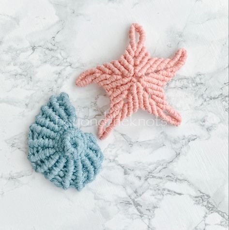 #macrame #girlsroom #mermaidvibes #seashell #starfish #underthesea #handcrafted #fiberart #macrameartist #mermaidlife #coral #shells #ocean Macrame Seashell Tutorial, Macrame Starfish, Macrame Seashell, Macrame Sea, Macrame Accessories, Macrame Dream Catcher, Macrame Home Decor, From Beyond, Making Stuff