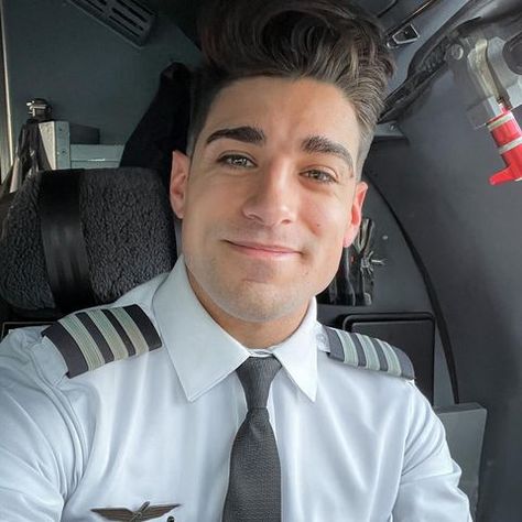 Andrew, First Officer (@pilot.drew) • Instagram photos and videos Sandra Bullock, Pilot Drew, Pilot Andrew, Sandra Bullock Oscar, Pilot Uniform Men, Uniform Men, Pilot Uniform, Have A Wonderful Day, Men In Uniform