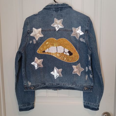 Upcycled Diy Jacket Gold Sequin Love Bite Lip Patch With Silver Sequin Stars Shredded Distressed Details Fits A Women’s Small Or A Girl’s Large 14/16 19” Underarm To Underarm 21.5” Top To Bottom Wash Gentle Cold/Hang Dry Gucci Denim Jacket, Customize Jeans, Bite Lip, Embellished Jackets, Jean Jacket Design, Light Jean Jacket, Love Bite, Jacket Patches, Gucci Denim