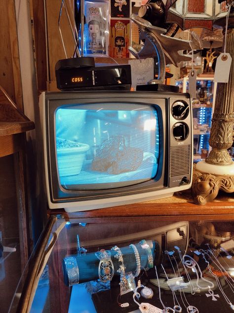 Vintage Tv Set, Tv Remote Aesthetic, Vintage Box Tv, Analog Tv Aesthetic, Crawling Out Of Tv, Tv Old Vintage Tv, Old Tv Aesthetic Vintage, 80s Tv Aesthetic, Box Tv Aesthetic