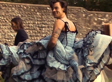 One Direction Pictures, One Direction Pics, Harry Styles Dress, Harry Styles Vogue, Candace Owens, Harry Styles Cute, Vogue Dress, Big Photo, Talking Heads