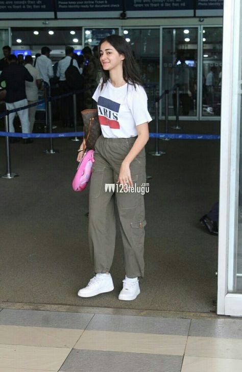 Casual Airport Looks Women, Bollywood Fashion Casual, Petite Outfits Summer, Best Travel Clothes, Travel Outfit Ideas, Fashion Travel Outfit, Farm And Ranch, Celebrity Casual Outfits, Farm Ranch