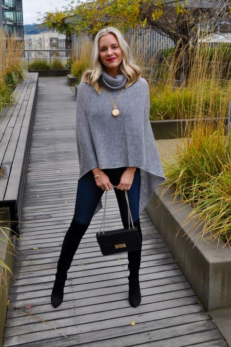 over-the-knee-boots-and-poncho-outfit Poncho Outfit, Basic Cardigan, Older Women Fashion, Winter Outfits For Work, Casual Chic Outfit, Knit Outfit, Knitwear Women, Autumn Winter Fashion, Pretty Outfits