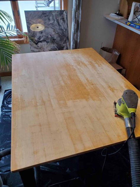 How to update a kitchen table using epoxy resin - Two Hands DIY Resin Dining Table Diy, Family With 3 Kids, Stone Coat Countertop Epoxy, Stone Coat Countertop, Countertop Epoxy, Ikea Bench, Resin Table Top, Diy Table Top, Diy Kitchen Table