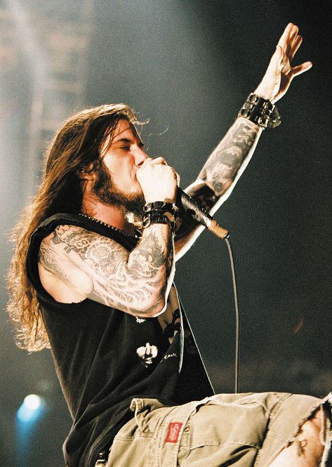 392163 05: Phil Anselmo of Pantera performs live at the Thomas & Mack Center in Las Vegas, July 18, 2001 as part of the Extreme Steel Tour. (Photo by Scott Harrison/Getty Images) Rocker Style, Pantera Band, Phil Anselmo, Men Tumblr, Dimebag Darrell, Extreme Metal, Heavy Metal Music, Thrash Metal, Rock Legends