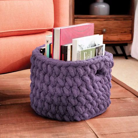 Amigurumi Patterns, Bernat Chunky Yarn, Easy Crochet Basket Pattern, Chunky Blankets, Pretty Blankets, Yarn Basket, Crochet Storage Baskets, Finger Crochet, Bernat Yarn