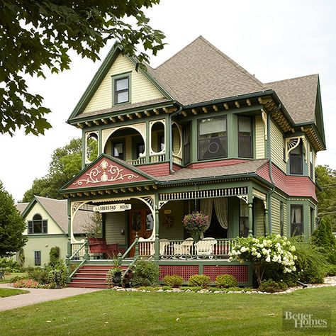 Looking to build a house or remodel your home exterior? Get great inspiration for the ever-popular Victorian style home. These home exteriors have plenty of vintage curb appeal. From cottages to big country homes, look here first to get a beautiful idea for your home! Victorian Architecture, Victorian House Colors, Victorian Homes Exterior, Victorian Exterior, Old Victorian Homes, Victorian Style Homes, Victorian Mansions, Hus Inspiration, Style At Home