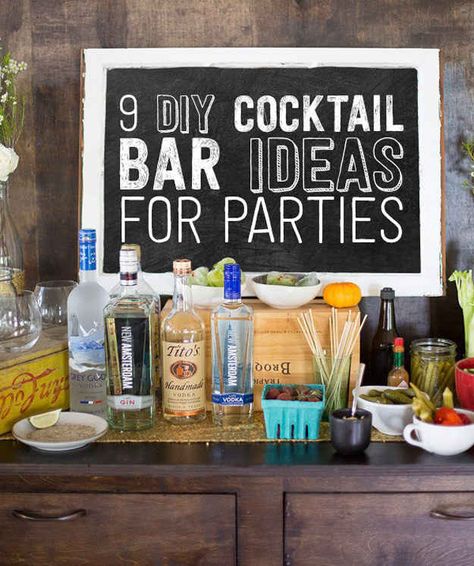 9 Ways To Set Up A DIY Drink Bar And Blow Your Friends' Minds Diy Drink Bar, Diy Cocktail Bar, Elegant Bar, Bar Setup, Alcohol Bar, Cocktails For Parties, Martini Bar, Diy Cocktails, Drink Bar