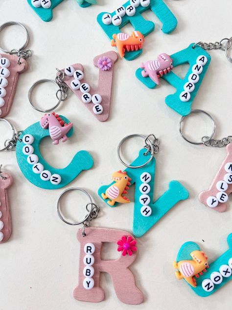 Preschool Keychain Craft, Gift For Students End Of Year, Diy Gift For Students, End Of The School Year Gifts For Teacher, End Of Year School Gifts, End Of The Year Gifts For Preschoolers, Preschool End Of Year Crafts, Preschool End Of Year Gifts, Year End Gifts For Students