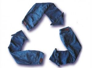 25 Things You Can Do With Old Jeans Upcycling, Couture, Things To Do With Old Jeans, Upcycling Crafts, Artisanats Denim, Recycled Denim Bags, Boutique Logo Design, Diy Jeans, Denim Projects