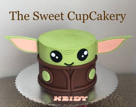 Yoda Birthday Cakes, Grogu Birthday Cake Ideas, Star Wars Cake Mandalorian, Mandalorian Birthday Cake Ideas, Grogu Smash Cake, Grogu Themed Birthday, Star Wars Cakes Birthday, Yoda Smash Cake, Star Wars Themed Cake