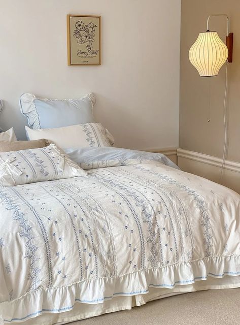 🍒Wellness inspo for 2024 : With Ever Lasting | Room Decor Tips | Ever Lasting Blog Bedding Set Green, Stylish Bedding, Bed Sheet Sizes, Blue Bedding Sets, Twin Xl Bedding, Small Bed, 아파트 인테리어, Ruffle Bedding, Stylish Beds