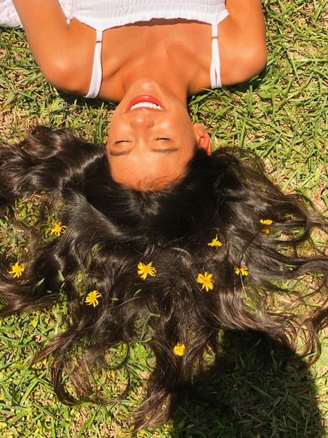 Hair And Flowers Photography, Flowers In Hair Photoshoot Laying Down, Curly Hair Photoshoot Ideas, Flower Photoshoot Black Women, Flowers In Hair Photoshoot, Summer Photography Ideas, Photo Shoot With Flowers, Merch Shoot, Spring Photoshoot Ideas