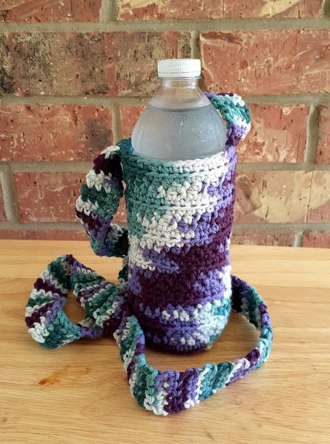 Crochet Water Bottle Holder, Cup Cozies, Bottle Cozies, Water Bottle Carrier, Cozy Crochet Patterns, Crochet Cozy, Flying V, Water Bottle Holder, Crochet Circles