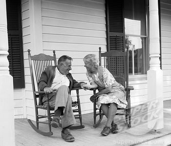 OMG! Old couple in love in their rocking chairs<3 Old Couple In Love, Vieux Couples, Grow Old With Me, Older Couples, Elderly Couples, Growing Old Together, Old Folks, Old Couples, Lasting Love