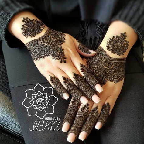 Intricate Mehendi Designs, Henna Beautiful, Mehndi Designs Finger, Henna Hand Designs, Indian Henna Designs, Henna Hands, Easy Mehndi Designs, Mhendi Design, Tato Henna