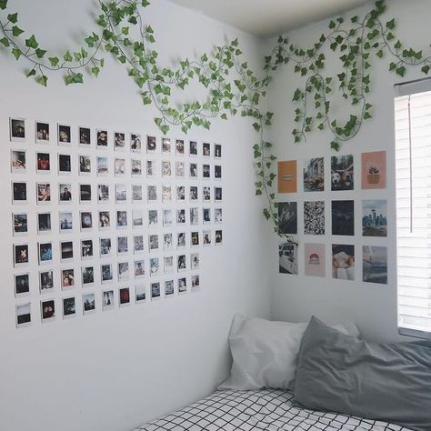 20 Aesthetic Room Ideas - Perfect Aesthetic Decor for 2022 | Displate Blog Aesthetic Wall Ideas Bedroom, Basic Rooms, Bilik Idaman, Aesthetic Room Ideas, Room Decor Diy, Pinterest Room Decor, Indie Room, Cozy Room Decor, Teen Bedroom Decor
