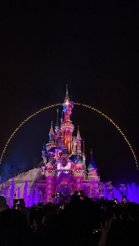 Disney World Wallpaper Aesthetic, Disneyland Aesthetic Night, Tokyo Disneyland Aesthetic, Disneyland Aesthetic Wallpaper, Disneyland California Aesthetic, Disneyland America, Disneyland Paris Aesthetic, Disneyland Usa, Japan Disneyland