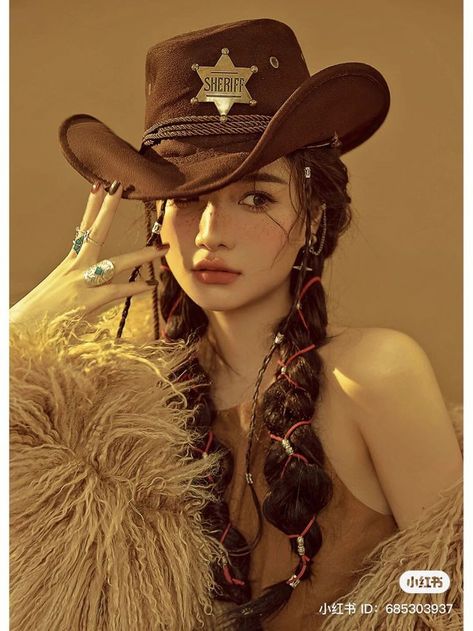 Asian Cowgirl Outfit, Cowgirl Art Reference, Cowboy Kpop Outfit, Powerful Reference Pose, Cowboy Pose Reference Drawing, Poses To Draw Models, Cowgirl Hat Poses, Cow Boy Outfit Women, Y2k Cowgirl Outfit