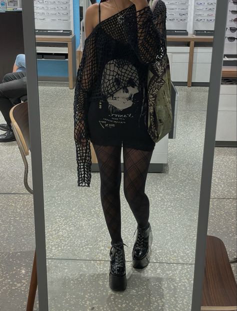 Icp Concert Outfit, Apocolypse Aethstetic Outfit, Gothic Core Outfit, Moshpit Outfit, Black Dress Outfit Grunge, Alt Girl Aesthetic Outfits, Goth Aesthetic Black Women, Heavy Metal Outfits Women, Hippy Goth Aesthetic