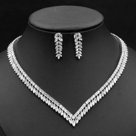 I think it's so nice and the price is not to top Black Diamond Jewelry Set, Simple Jewelry Set, Bridal Jewerly, Crystal Jewerly, Most Expensive Jewelry, Prom Jewelry Sets, Crystal Bridal Jewelry Sets, Pageant Jewelry, Bride Jewelry Set