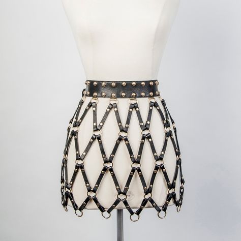 Zana Bayne FW15 ‘Diamante Belted Skirt’ Trajes Country, Zana Bayne, Harness Fashion, Belted Skirt, Looks Black, Leather Harness, Fashion Project, Skirt Belt, Festival Looks