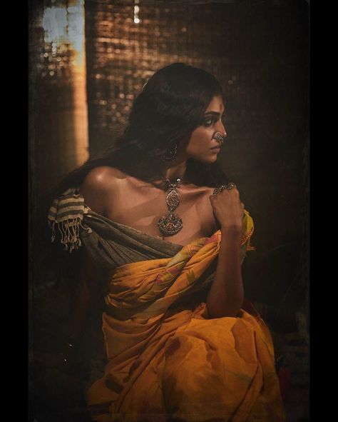 Malavika Mohanan, Vintage Photoshoot, Glam Photoshoot, Indian Photoshoot, Saree Photoshoot, Indian Photography, Model Poses Photography, Indian Aesthetic, Indian Models