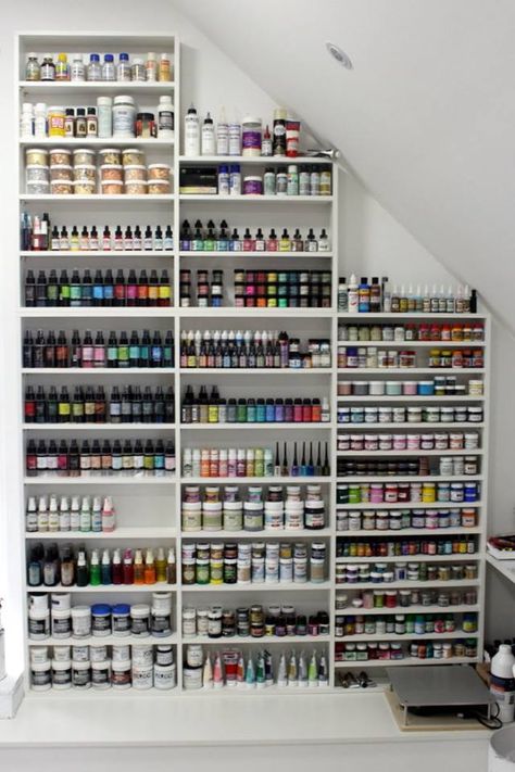 Our customers are always asking for tips on how to store their Lindy’s products, so we are sharing a few photos from our Design Team showing you how they store their Lindy’s sprays and powders. Caroline stores her Lindy’s sprays on clever floating shelves, and everything else in a Raskog trolley from Ikea. Cindy uses these … More How We Store our Lindy’s Home Art Studios, Rangement Art, Art Studio Storage, Tapeta Harry Potter, Art Supplies Storage, Art Studio Space, Art Studio Room, Art Studio Organization, Art Studio Design