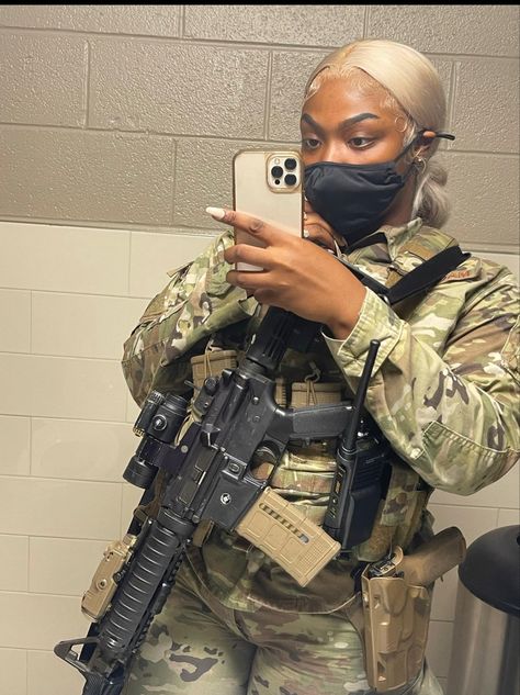 Black woman in the military posing for a mirror selfie Air Force Outfit Woman, Air Force Graduation, Air Force 1 Outfit Woman, Marines Uniform, Army Outfit, All Black Party, Military Hair, Air Force Women, Air Force 1 Outfit