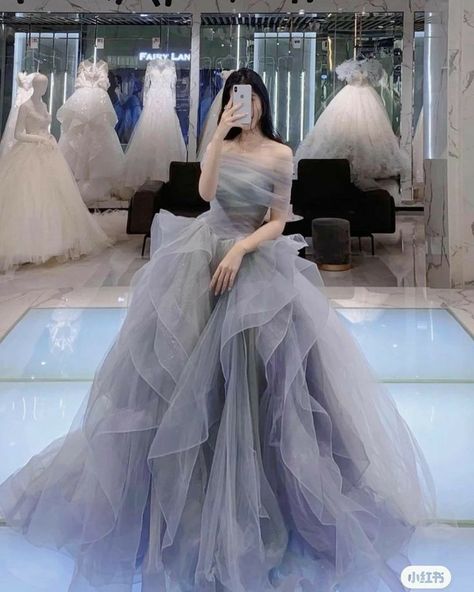 || 𝑹𝒐𝒎𝒂𝒏𝒄𝒆 || || 𝑴𝒂𝒇𝒊𝒂 𝒂𝒖 || || 𝑶𝒃𝒔𝒆𝒔𝒔𝒊𝒐𝒏 || … #fanfiction #Fanfiction #amreading #books #wattpad Mode Purple, Hoco Dresses Long Sleeve, Prom Dresses Elegant, Gowns Dresses Elegant, 파티 드레스, Evening Gowns Elegant, Prom Dress Inspiration, Princess Ball Gowns, Cute Prom Dresses