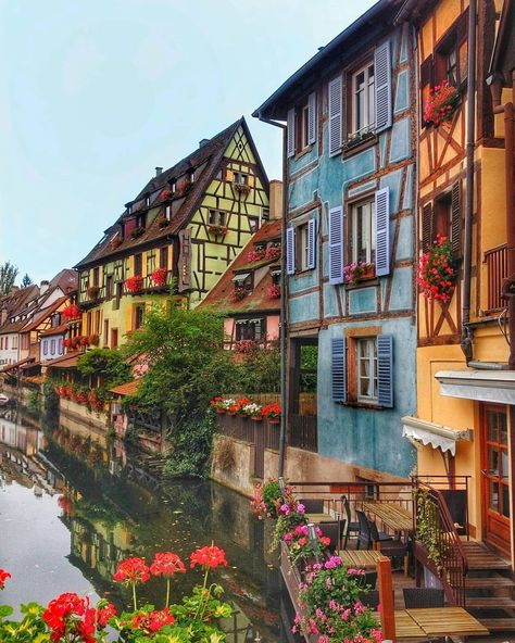 Frankfurt, Alsace, European City Photography, Colmar France, Europe 2023, German Architecture, Beautiful Landscape Photography, Exterior Paint Color, Quaint Village