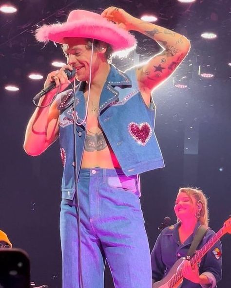 Haute Couture, Harry Styles Jeans, Harry Styles Best Outfits, Harry Styles Outfit Inspo, Harry Styles Fits, Harry Styles Concert Outfits, Harry Styles Love On Tour Outfits, Hen Party Fancy Dress, Harry Styles Concert Outfit Ideas