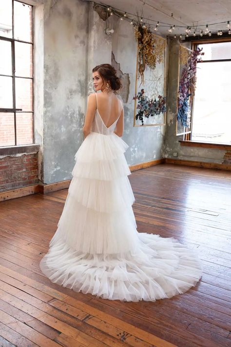 Tierd Wedding Dress, Wedding Dresses Tiered Skirt, Tiered Wedding Dress With Sleeves, Tulle Tiered Wedding Dress, Tulle Layered Wedding Dress, Tiered Skirt Wedding Dress, Tiered Tulle Wedding Dress, Layer Wedding Dress, Layered Wedding Dress