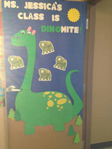 Dinosaur decoration classroom door Door Classroom Decoration, Preschool Classroom Door Ideas, Preschool Classroom Door, Dinosaur Bulletin Boards, Class Doors, Door Classroom, Classroom Door Ideas, Dinosaur Classroom, Decoration Classroom