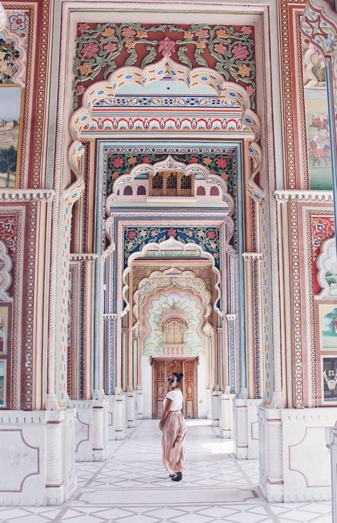 Patrika Gate. Travel to the Pink City, Jaipur! This blog post is full of things to do in Jaipur in Rajasthan, India. It includes all the places to get the best Instagram photos for your travel photography. This post includes Amber Fort, Patrika Gate, Tiger Fort, the stepwell, the City Palace, Monkey Temple, Hawa Mahal, the Royal Tombs as well as tips and advice. Patrika Gate, India Palace, City Palace Jaipur, Pink City Jaipur, Jaipur Travel, Types Of Monkeys, Amber Fort, Hawa Mahal, India Painting