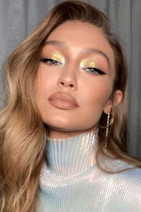 Celebrity Makeup Looks to Try This Fall 2019 - Popsugar Yellow Sparkle, Golden Eye Makeup, Golden Makeup, Make Up Gold, Gold Eyeliner, Gold Makeup Looks, Patrick Ta, Smink Inspiration, All Natural Makeup