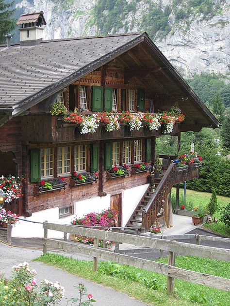 LOVE! LOVE! LOVE! SWITZERLAND!!!.....Jungfrau Region, so lucky I married a Swiss guy - was there Oct 2012 - going back 2014! Swiss House Design, Swiss Alps House, Swiss Home, Jungfrau Switzerland, Switzerland House, Chalet Exterior, Swiss House, Green Shutters, Alpine Chalet