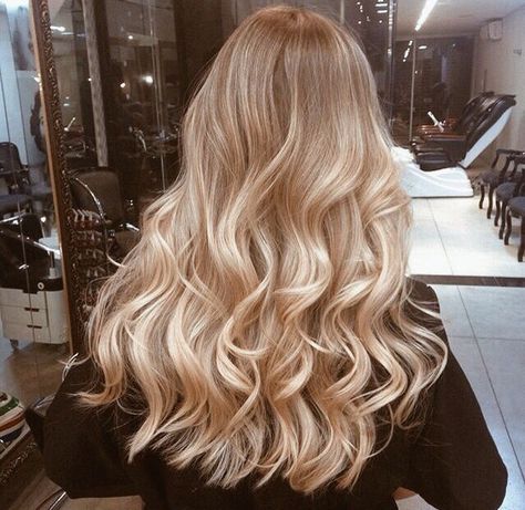 soft curls Winter Wedding Hair, Hair Dressing, Vlasové Trendy, Balayage Blonde, Blonde Hair Inspiration, Blonde Hair Looks, Brown Blonde Hair, Hair Envy, Blonde Balayage