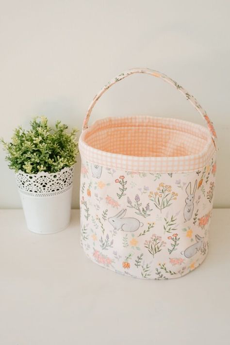 Learn how to sew an easter basket with a free sewing pattern. This basket bucket shaped is a great beginner sewing project for Spring! Quilted Easter Baskets, Basket Sewing Pattern, Easter Basket Pattern, Fabric Easter Basket, Fabric Bucket, Pattern Basket, Easter Baskets To Make, Free Pdf Sewing Patterns, Baby Bibs Patterns