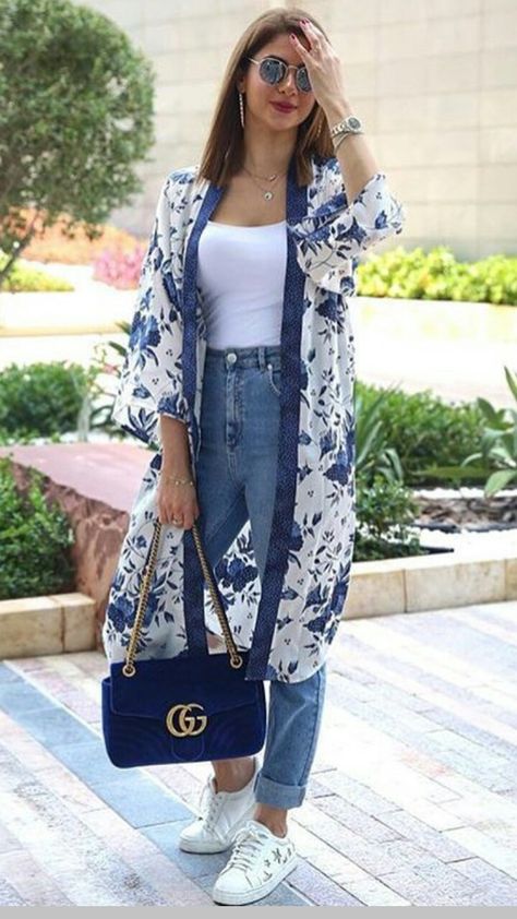 Elegantes Outfit Damen, Kimono Street Style, Kimono Outfits, Mode Kimono, Kimono Outfit, Fashion Attire, Mode Hijab, Mode Inspiration, Kimono Fashion