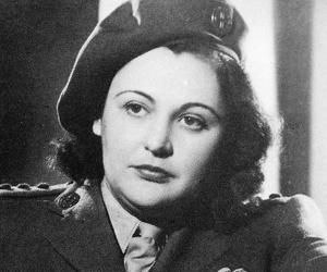 Nancy Wake Nancy Wake, Special Operations Executive, Nancy Grace, French Resistance, White Mouse, Jewish Men, Becoming A Nurse, Fearless Women, Moving To Paris