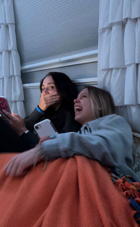 Linked Arms Friends, Girl Hood Aesthetic, 2 Female Friends, Best Friends Living Together, Laughing Girl Aesthetic, Girl Laughing Aesthetic, Girlhood Aethstetic, Friends On Couch, Girlhood Core Aesthetic