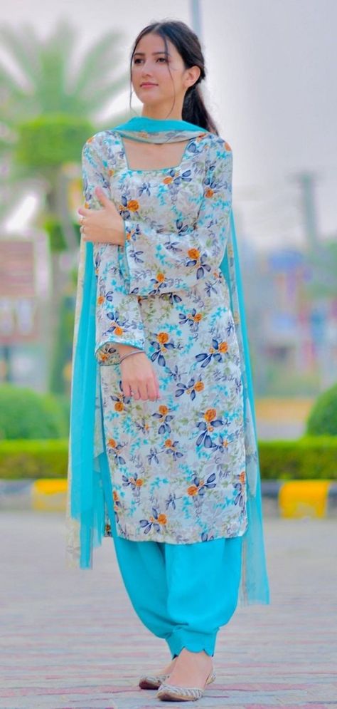 Rajdeep kullar Beautiful Punjabi Salwar Suit Punjabi Models In Suits, Printed Salwar Suit Designs Summer, Punjabi Dresses Design Salwar Kameez, Simple Salwar Suit Design, Poses In Suit Salwar, New Salwar Designs 2024, Salwar Suit Poses Women, Salwar Suit Poses, Poses In Punjabi Suit