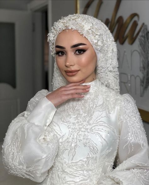 Modest Top Latest Wedding Hijabs for Turkish Brides/#Turban headscarve& headpiece embellishment❤ Weddind Dress, Turkish Bride, Malay Wedding Dress, Bridal Hijab Styles, Queen Wedding Dress, Wedding Event Dresses, African Turban, Hijab Turban, Muslimah Wedding Dress