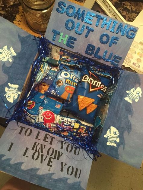 Something Out of the Blue | DIY Valentines Day Gift Ideas for Him Something Out Of The Blue, Diy Christmas Baskets, Tenk Positivt, Saint Valentin Diy, Diy Jul, Blue Diy, Box Of, Diy Christmas Gifts For Family, Natal Diy