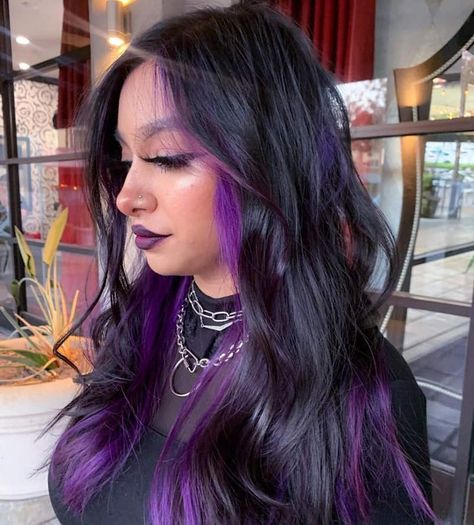 Black And Purple Hair, Two Color Hair, Purple Ombre Hair, Hair Color Underneath, Cute Hair Colors, Creative Hair Color, Hair Color Streaks, Purple Highlights, Dyed Hair Inspiration