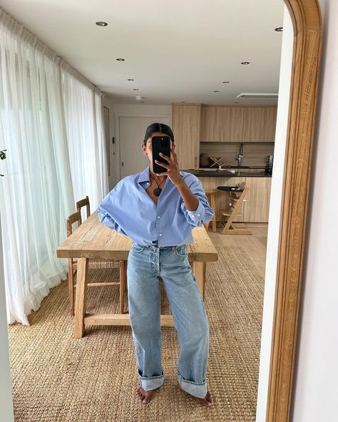People in London Will Live In These Classic, Anti-Trend Outfits This Spring | Who What Wear Ganni Jeans Outfit, Zara Outfit 2024 Spring, Scandinavian Spring Fashion, 55 Degree Weather Outfit, Linnebyxor Outfit, Cuffed Jeans Outfit, Outfit Printemps, Printemps Street Style, Summer Modest