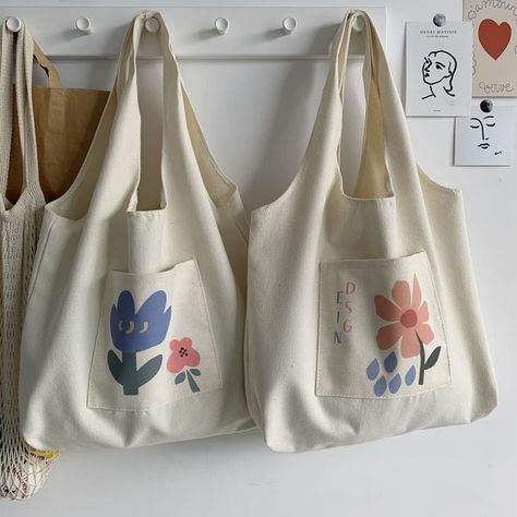 Bags For Groceries, Canvas Bag Storage, Cute Grocery Bags, Cloth Shopping Bags, Embroidery Canvas Bag, Tot Bag Aesthetic, Canvas Bags Ideas, Cute Tote Bags For School, Homemade Tote Bags