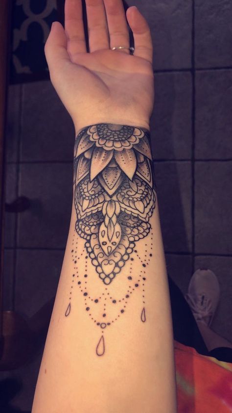 Mandala Forearm Tattoo, Forearm Mandala Tattoo, Tattoo Main, Forearm Cover Up Tattoos, Mandala Tattoos For Women, Inner Wrist Tattoos, Mandala Wrist Tattoo, Cover-up Tattoo, Small Mandala Tattoo